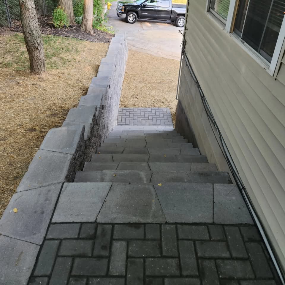 Front-yard landscape refresh by Bernal Landscape